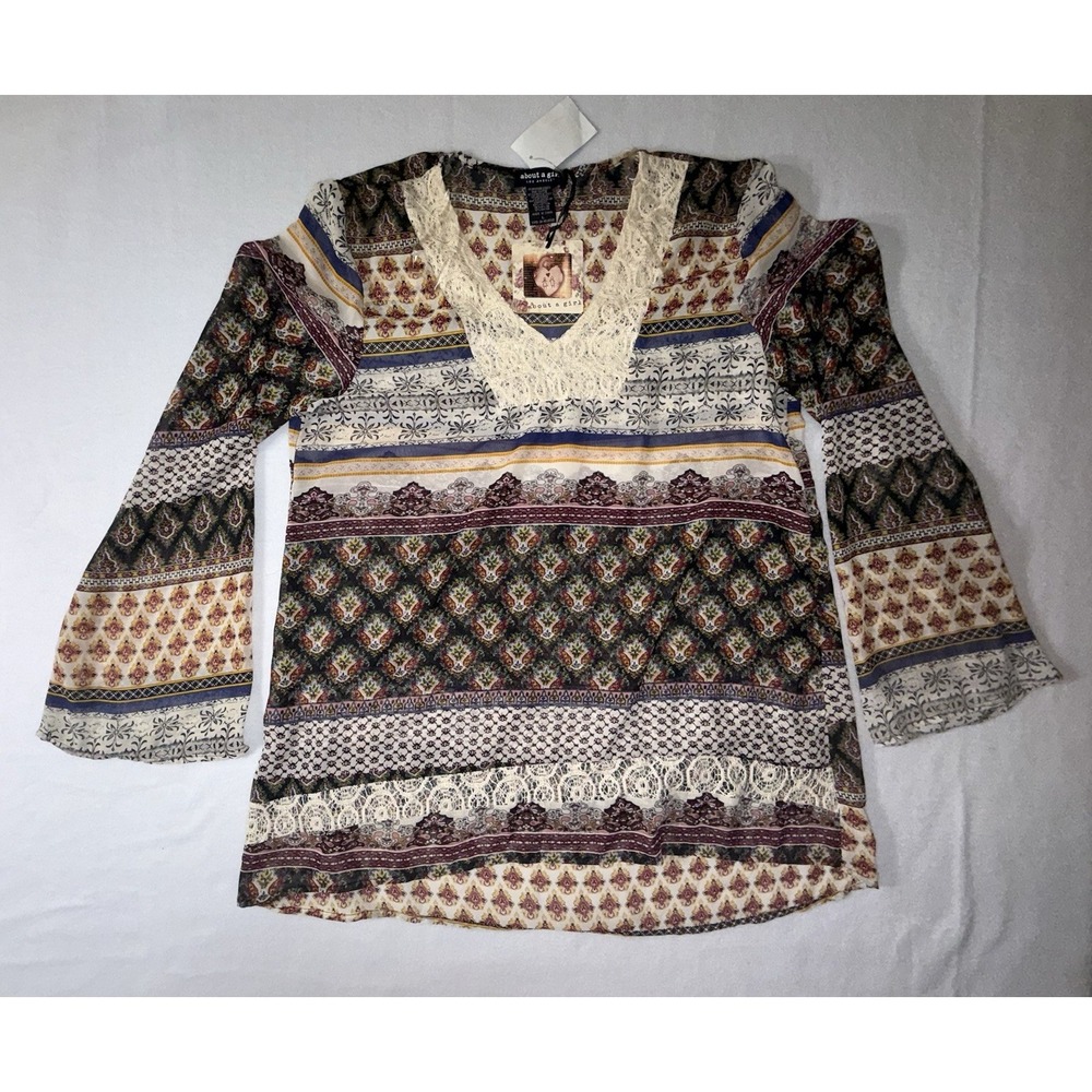 About A‎ Girl Women's Floral  Tunic Crochet V Neckline and 3/4 Sleeve Size Large